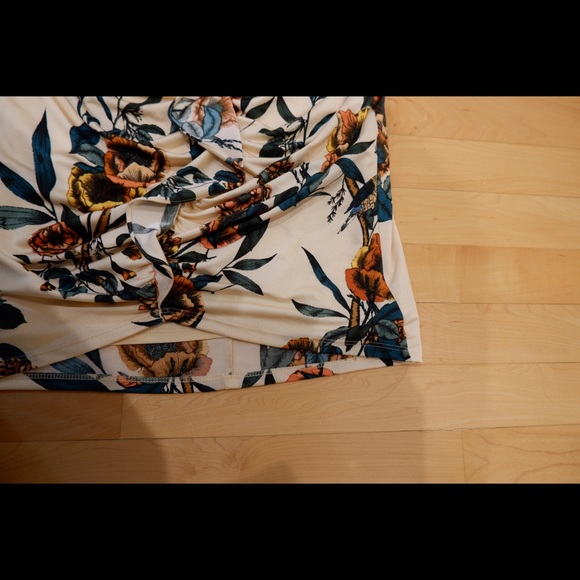 Guess Floral Ruched Dress - Picture 4 of 9